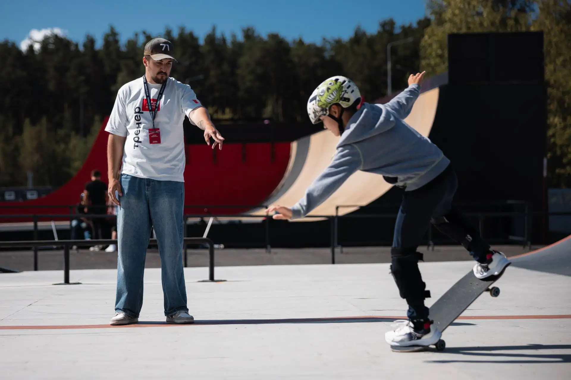 🛹 В Екатеринбурге детей бесплатно учат кататься на скейте, BMX и самокате