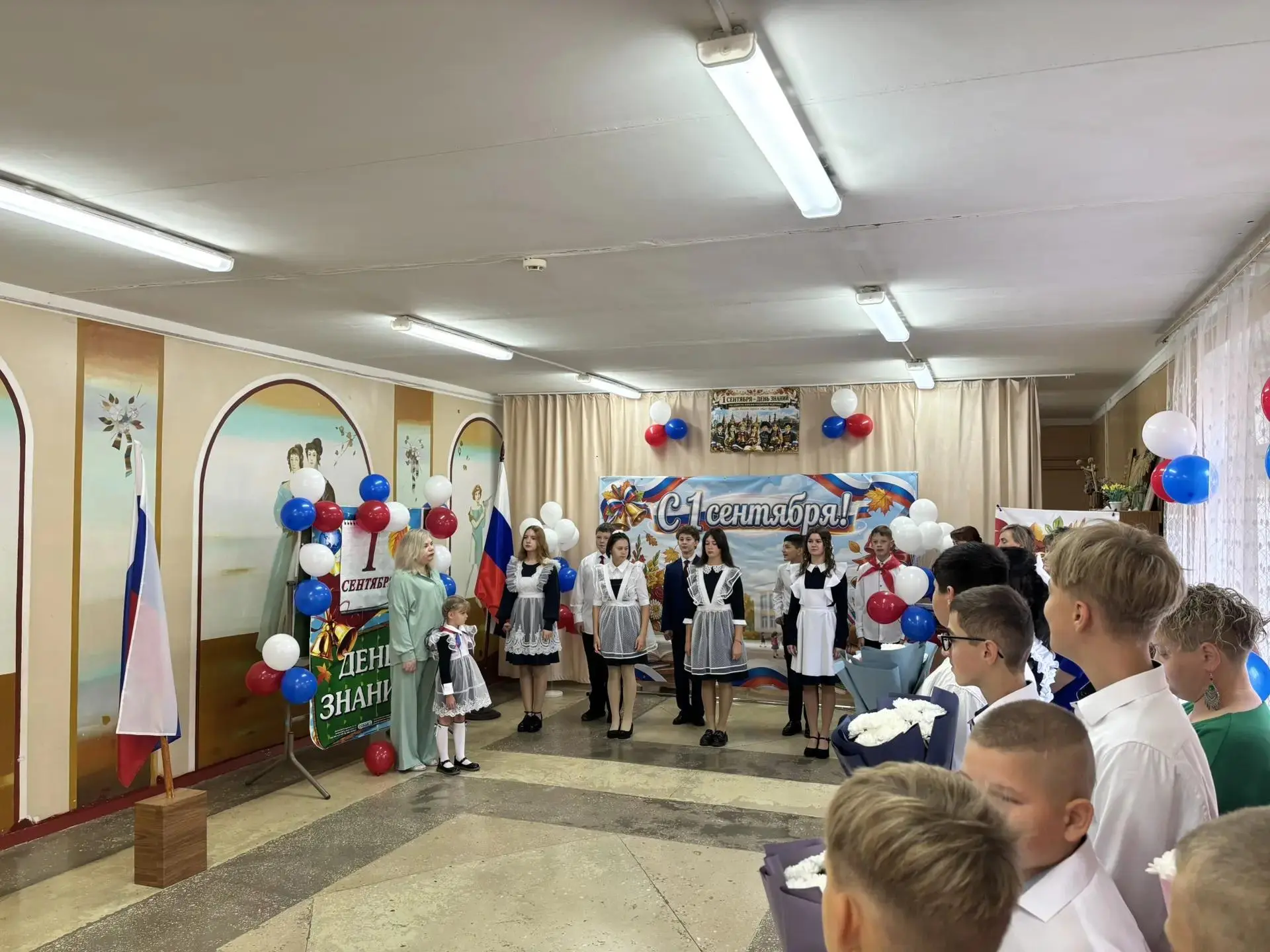 ПЕРВЫЙ ЗВОНОК В ХОТИМЛЬ-КУЗМЕНКОВСКОЙ ШКОЛЕ ПРОЗВЕНЕЛ ТОРЖЕСТВЕННО И ВОЛНИТЕЛЬНО