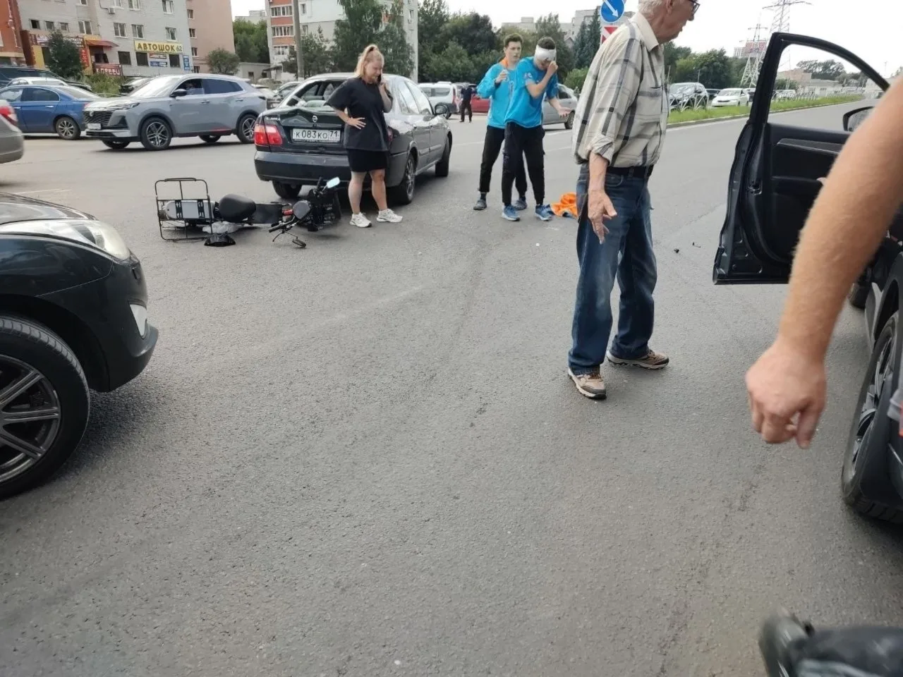В 11:50 Дтп на ул. Высоковольтной у Еламед. Доставщик влетел в авто на развороте.