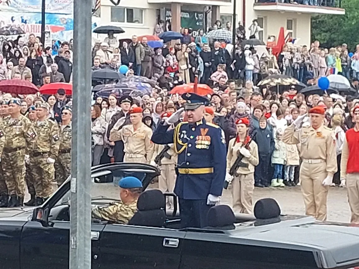 Сегодня в Ишиме было по-настоящему празднично!   Всё началось у железнодорожного вокзала. Оттуда дви