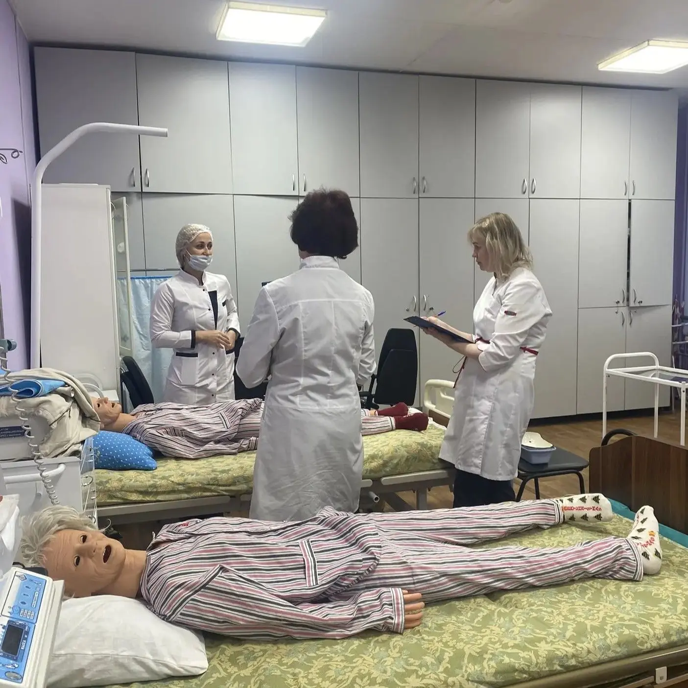 Студенты выпускных курсов специальностей "Сестринское дело" и "Лечебное дело" после зав...