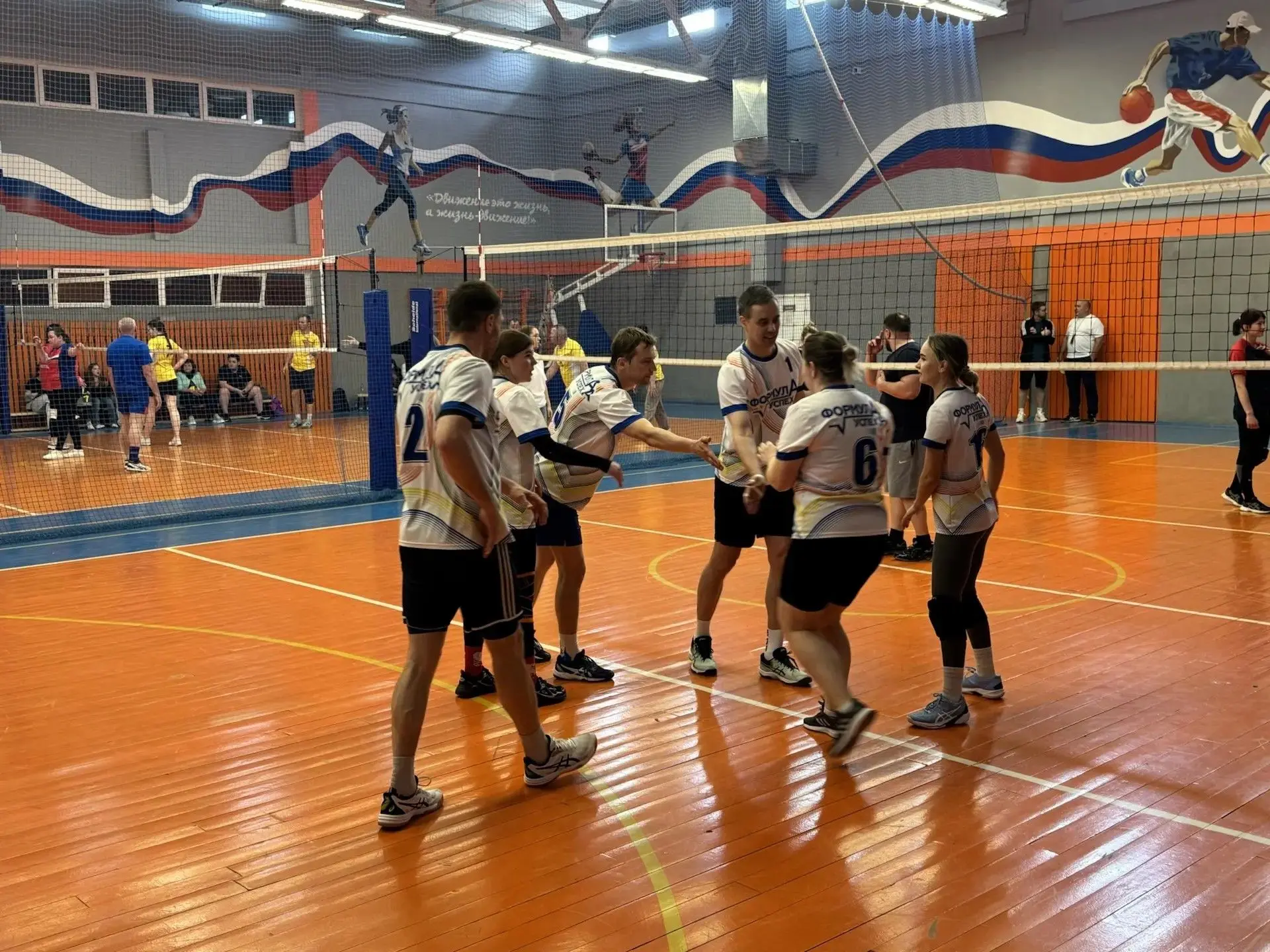 🏐 Наша волейбольная команда уверенно шагает к победе! В рамках XIV Спартакиады среди работников обра