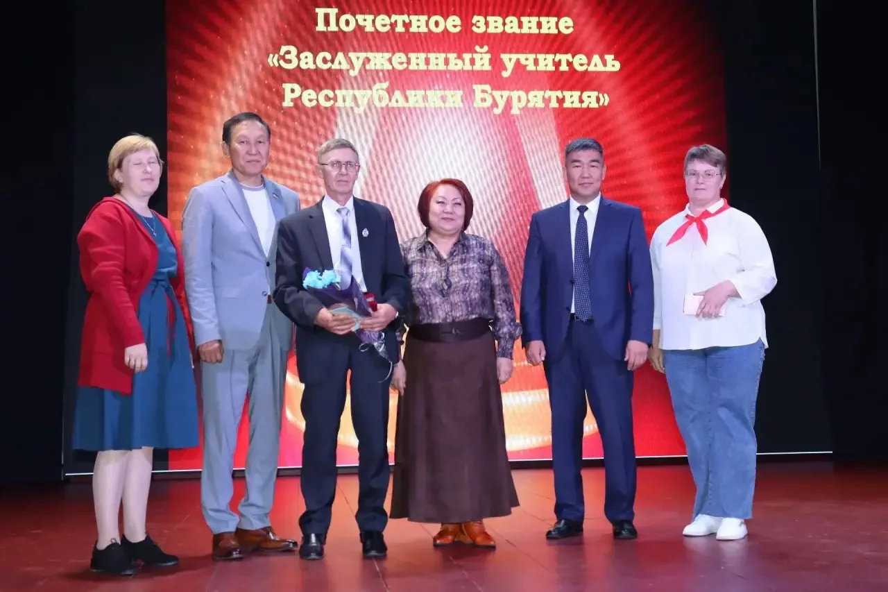 🎉 Торжественная церемония награждения педагогов и работников образования состоялась в ...