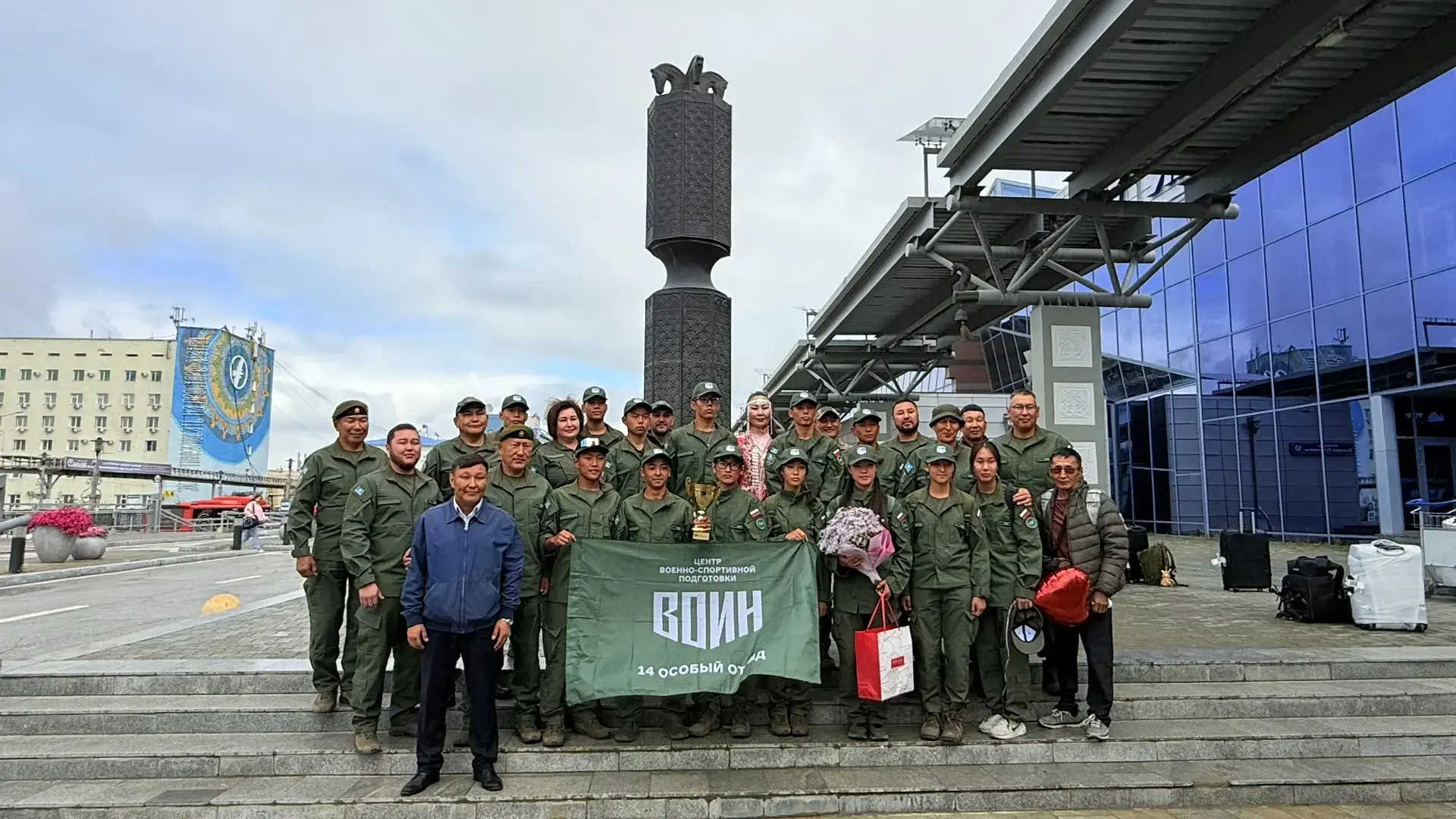 Сборную «Боотур» с золотом встретили в аэропорту Якутска