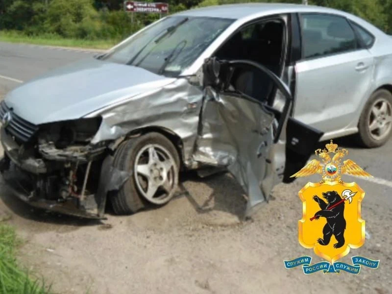 Под Ярославлем в ДТП пострадали пять человек, в том числе две маленькие девочки.

Авария произошла 2