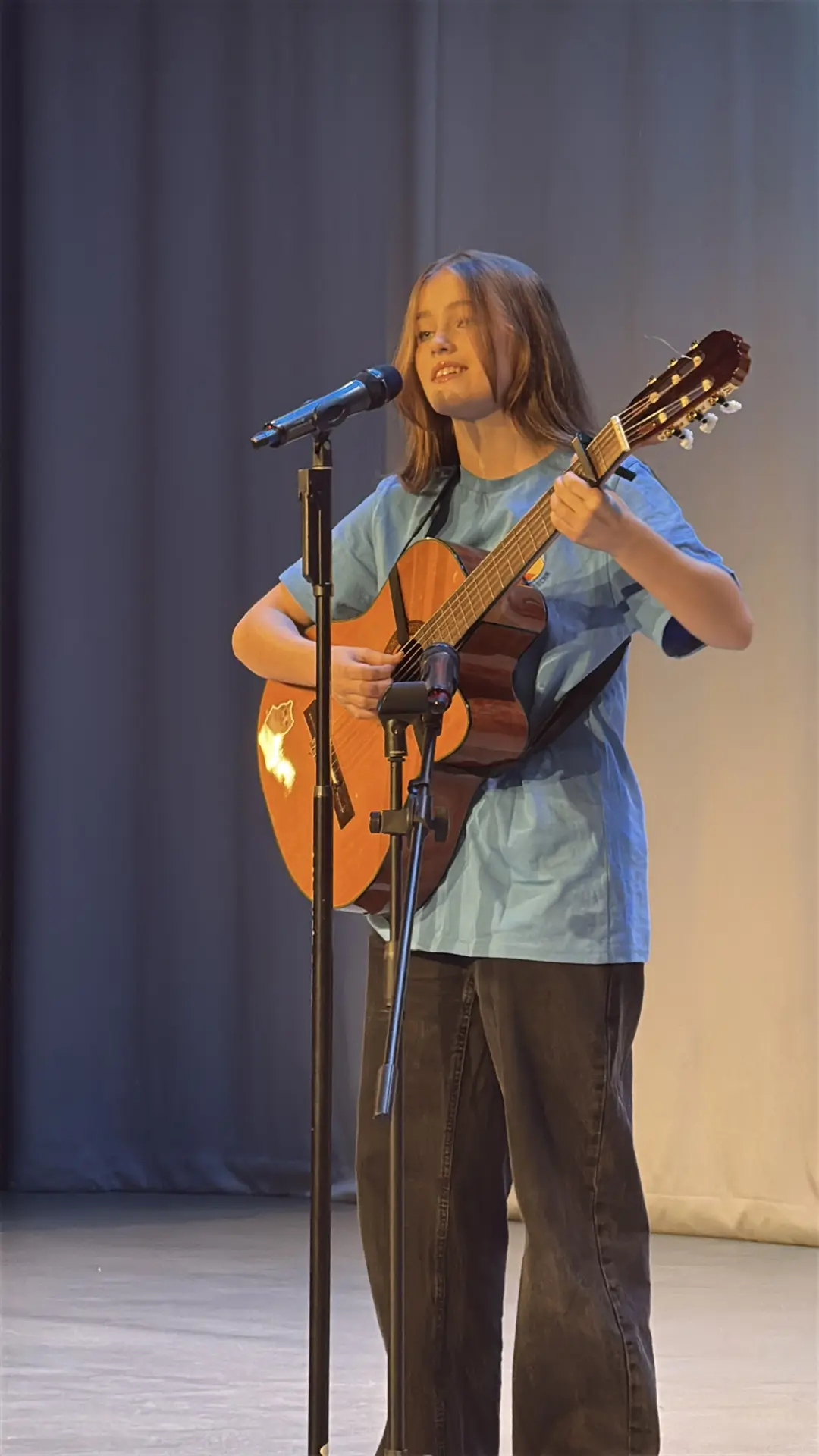 🎸Наши талантливые музыканты  Сегодня ученицы нашей школы, руководители СБОРа, Маша З., Люба М. и Саш