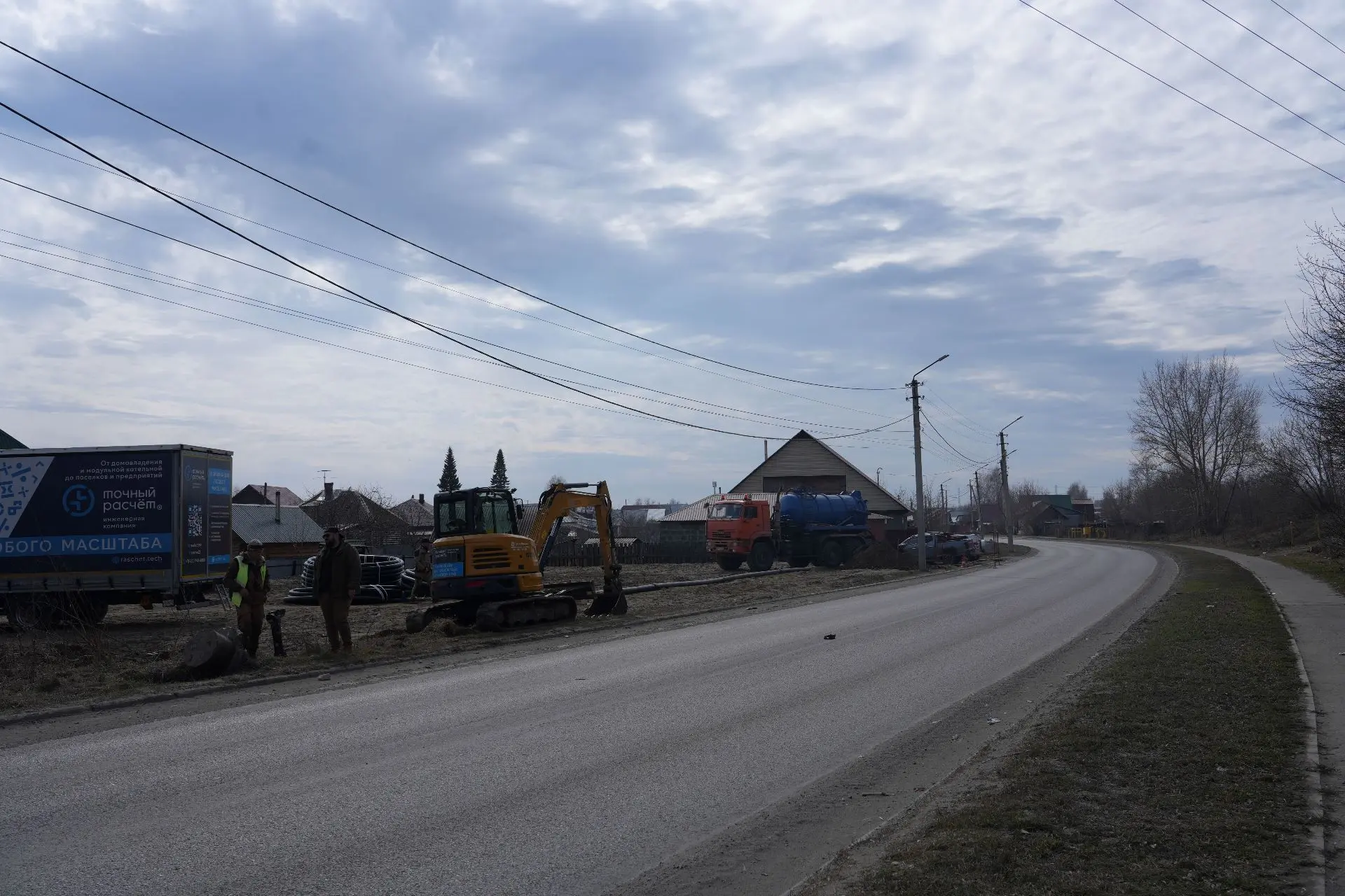В Бийске идут работы по обустройству системы ливневой канализации ⁣ 🚜На ул. Иртышская подрядная орга