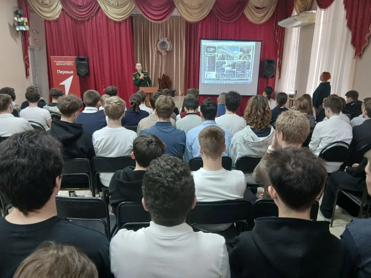 Ваше будущее — в ваших руках!  В нашей школе состоялась встреча учащихся старших классов школ города
