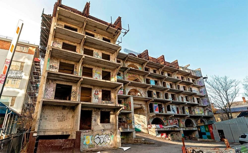 🏗️ В Ростове решили продать самый известный долгострой города