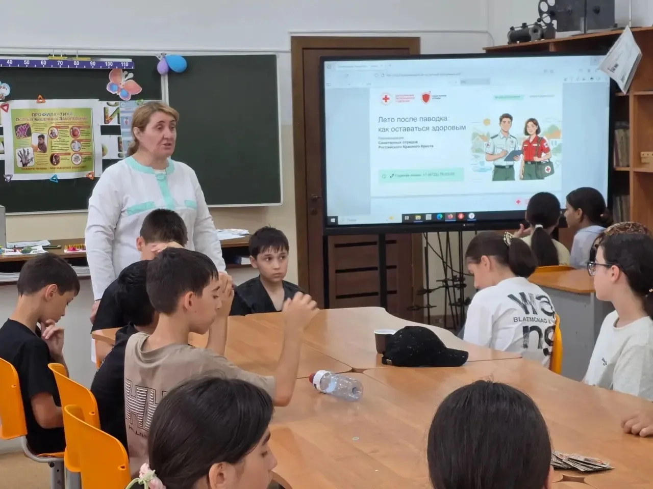 В рамках санитарно-просветительской акции «Здоровое лето после паводков» медицинская сестра, Курбано
