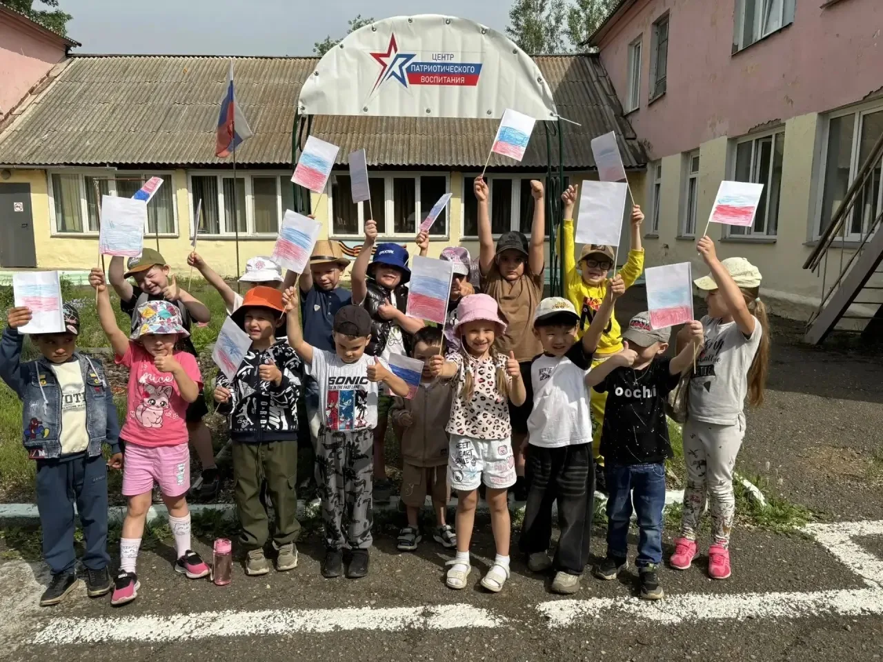12 июня — День России!

Сегодня, накануне великого праздника Дня России, ребята погрузились в атмосф