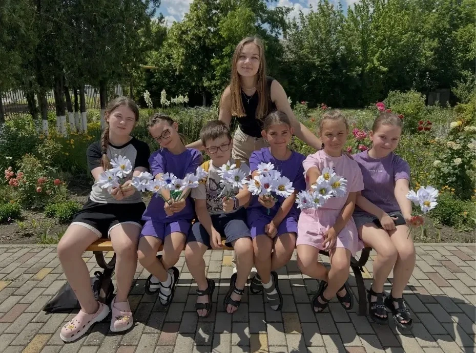 🌼«Ромашка - символ семьи!»

Этот скромный полевой цветок олицетворяет чистоту, искренность и вернос