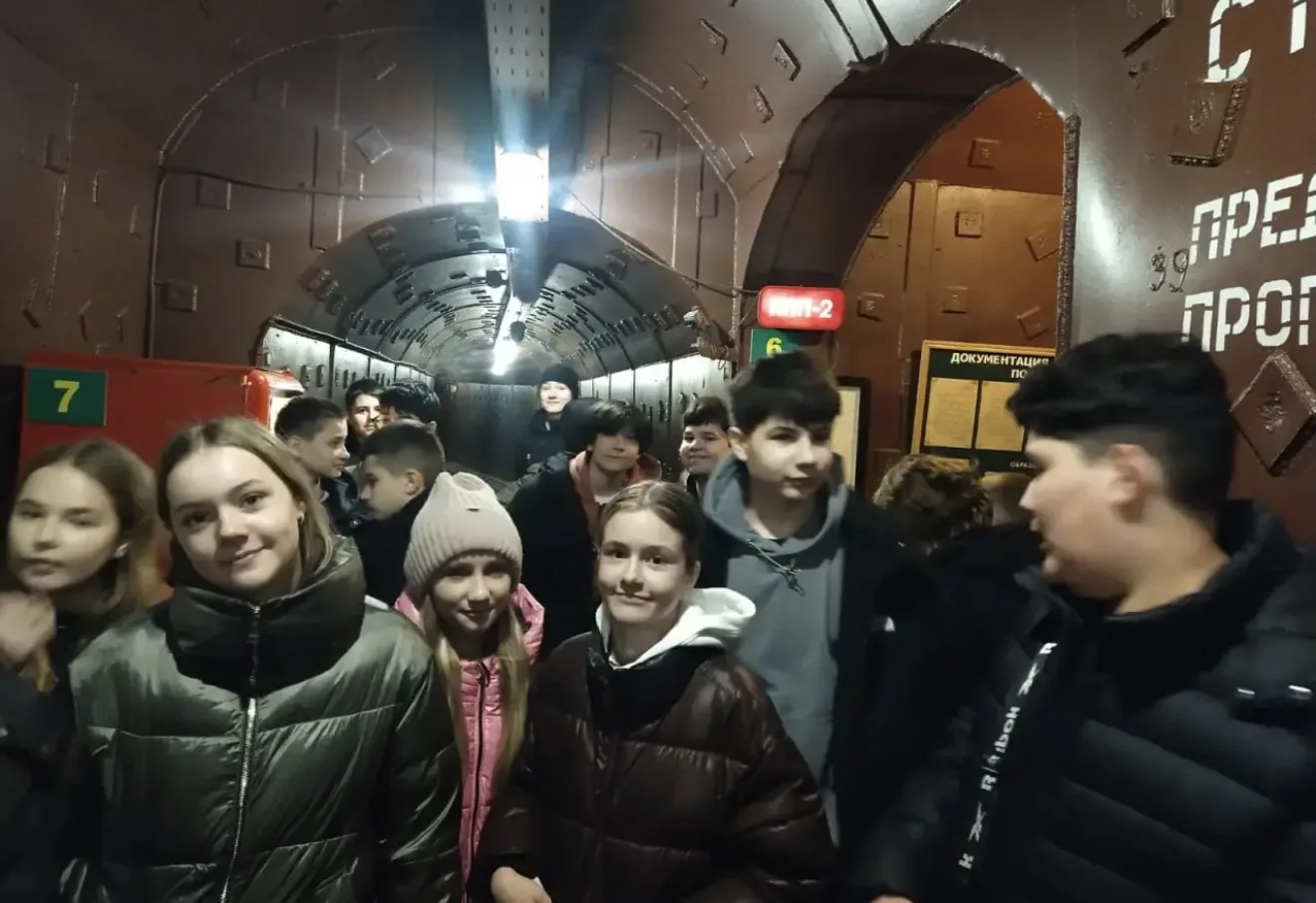 Вчера ученики 6в и 7в классов побывали на экскурсии в Бункере - 42, больше известный как бункер Стал