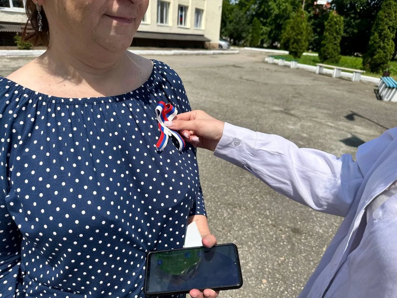 В преддверии Дня России студенческий совет ГБПОУ «КБТТК» провел патриотическую акцию «Российский три