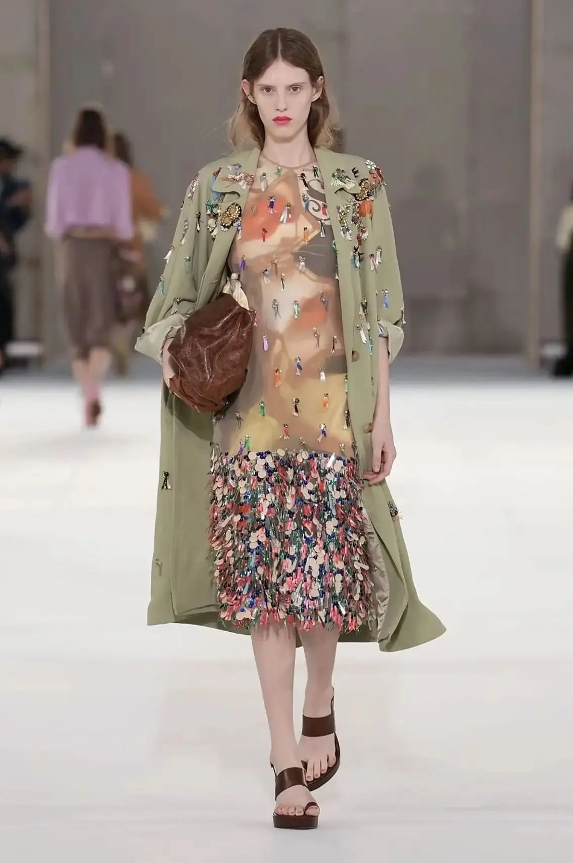 🌸🌿DRIES VAN NOTEN SS27: КОГДА ГЛАМУР ВЫХОДИТ НА УЛИЦУ