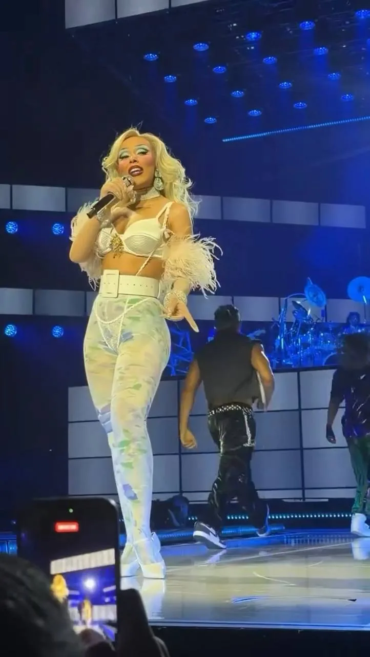 Вау. Doja Cat в бра Daniil Antsiferov во время концерта в рамках ее мирового тура Ma Vi...