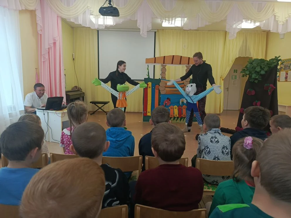 Сегодня на базе Детского сада №1 прошёл праздник по пожарной безопасности — «Юные спасатели». 
 
Пра