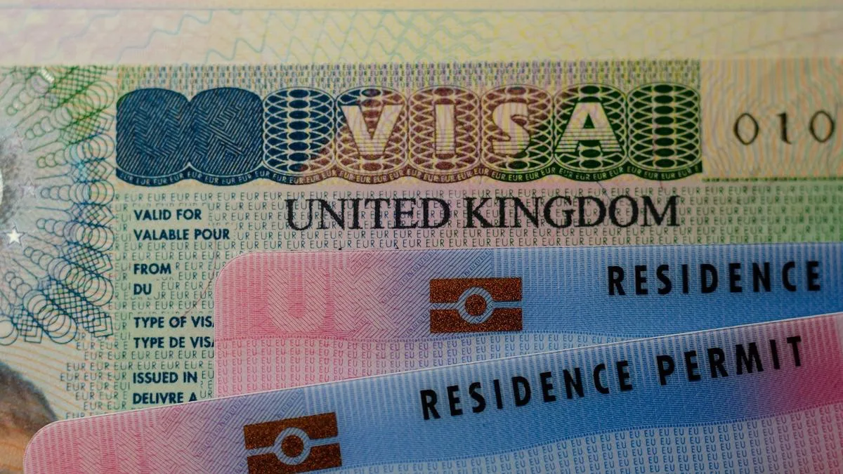 😂 UK Visa Portal выложил в сеть тысячи паспортов и селфи заявителей