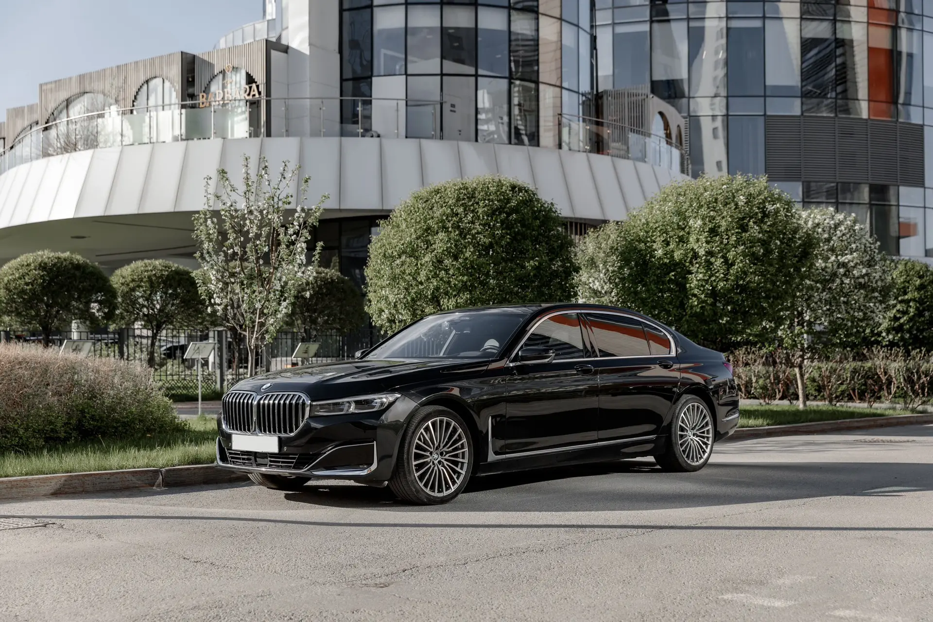 Арендовать BMW 7-series Long черный и серый с водителем в г. Екатеринбург
