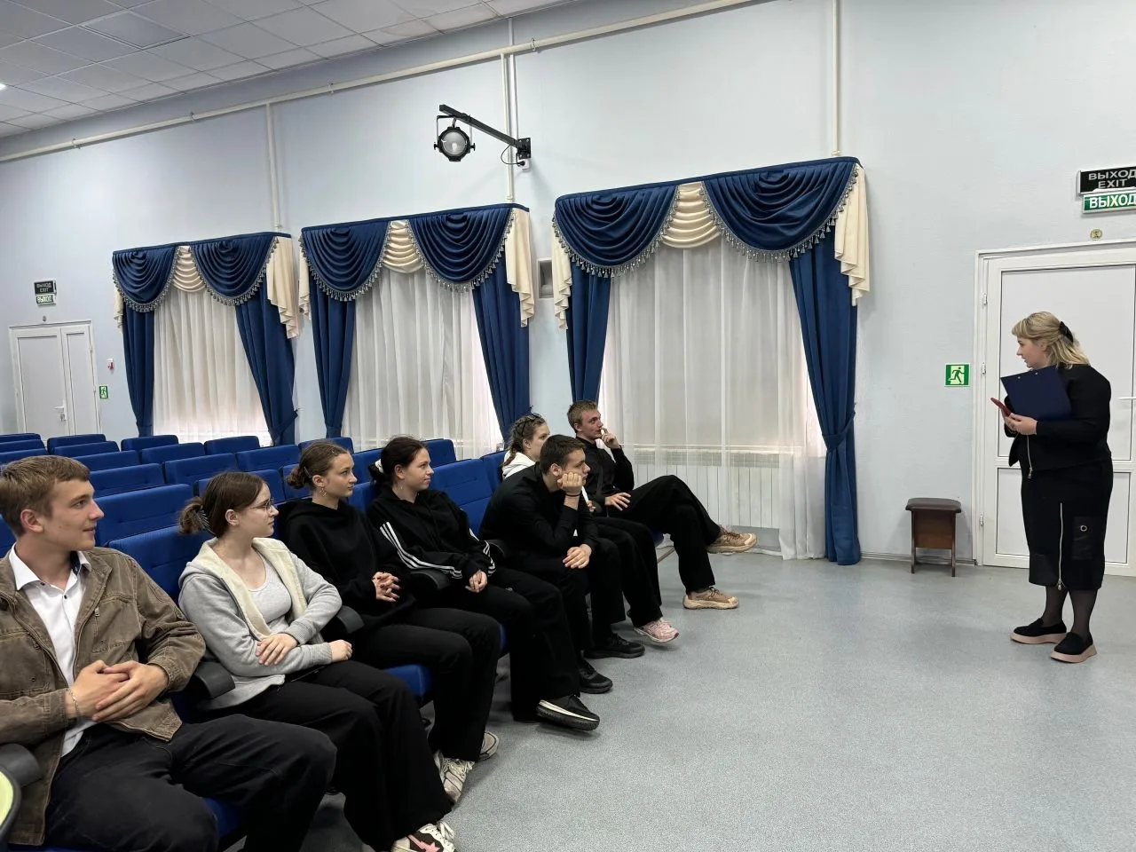 Сотрудники Центра культурного развития провели информационный час «В кругу своих: тради...