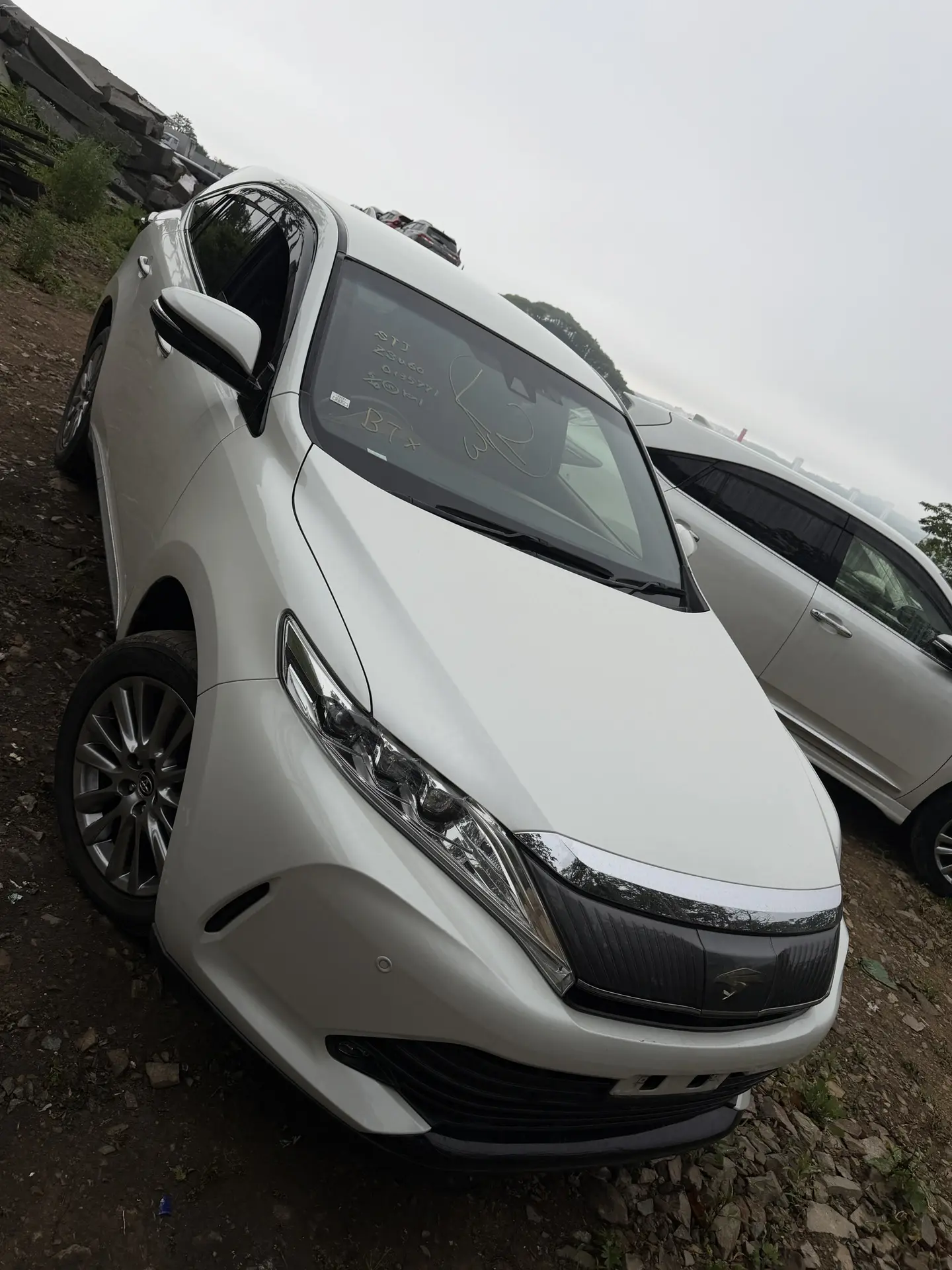 Ну и еще один 💪

Toyota HARRIER 🇯🇵 
Год - 2017
Пробег - 69 000 км
Объем ДВС - 2,0 (151 л.с.)
Оцен