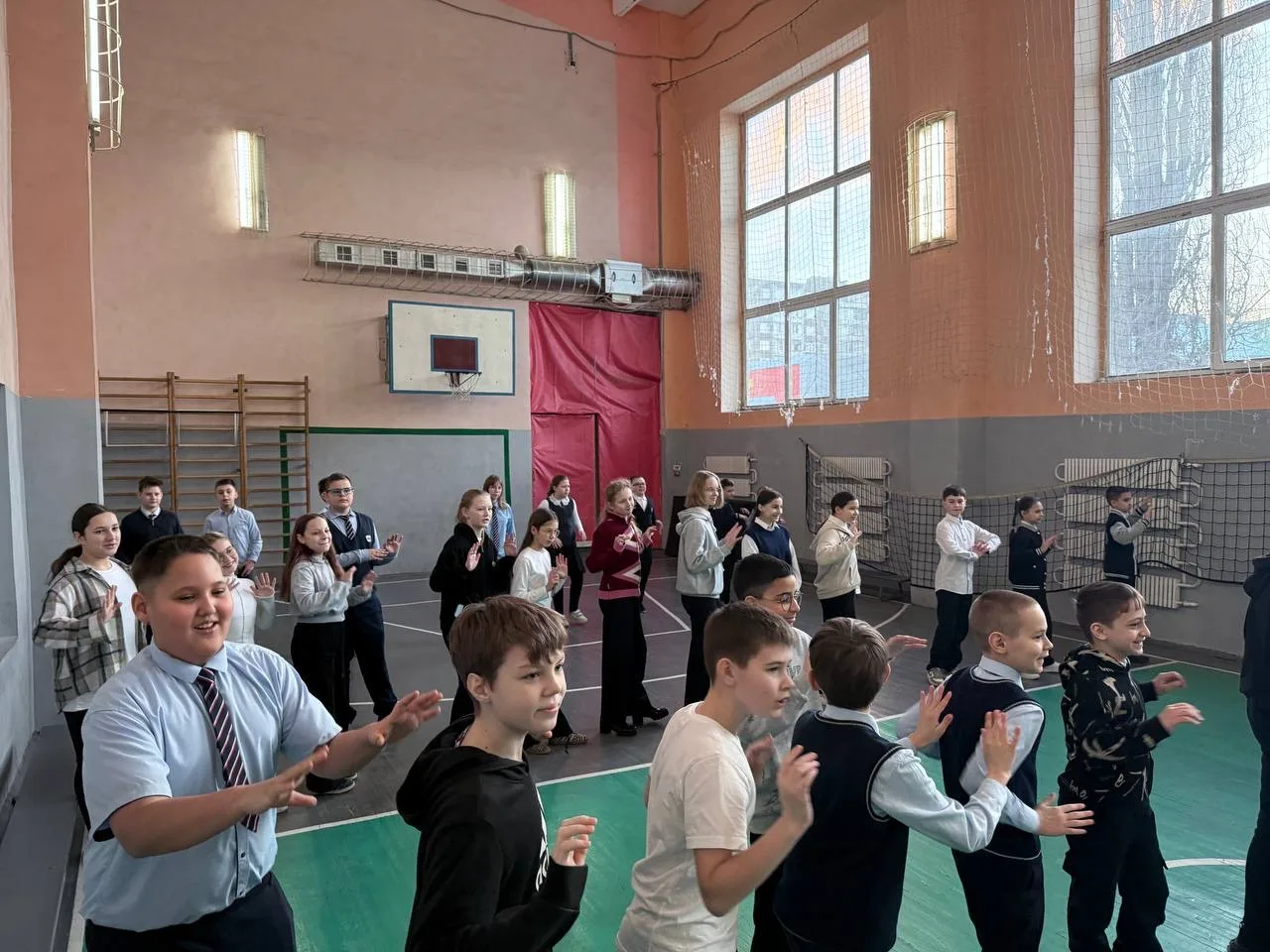 Бодрое утро - залог продуктивного дня! ☀️  Ученики 5-6 классов сегодня зарядились энергией по полной