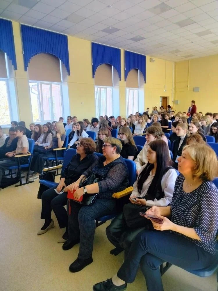 Благотворительный аукцион! Сегодня в гимназии прошёл благотворительный аукцион для старшеклассников 