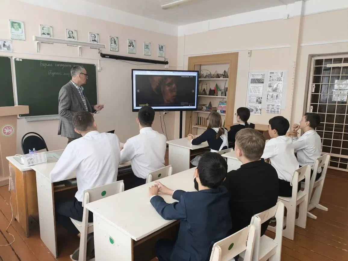 В рамках проекта " Киноуроки в школах России ", учащиеся нашей школы посмотрели фильм " Навсегда". 
