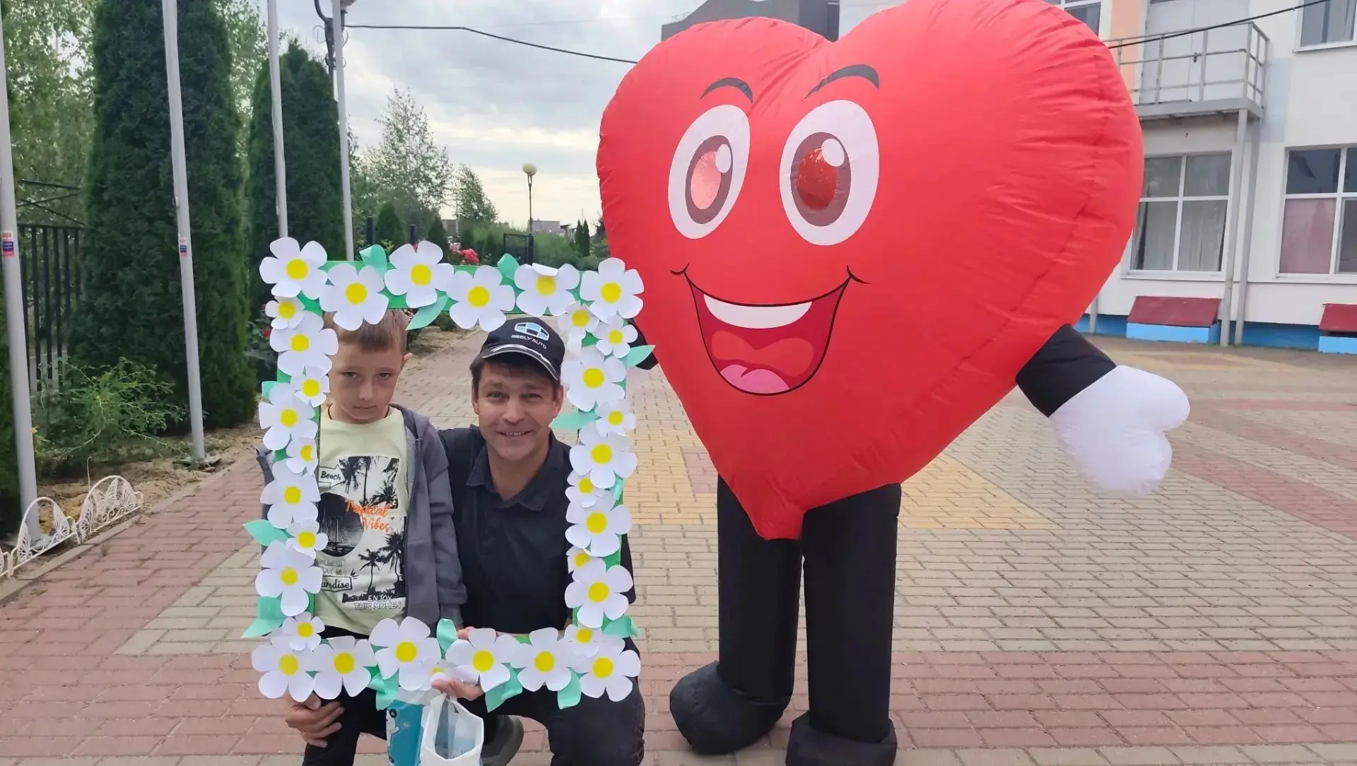 🌼 Наш тёплый праздник Семьи, Любви и Верности!

Наши воспитанники провели яркий семейный день! 🌸 У