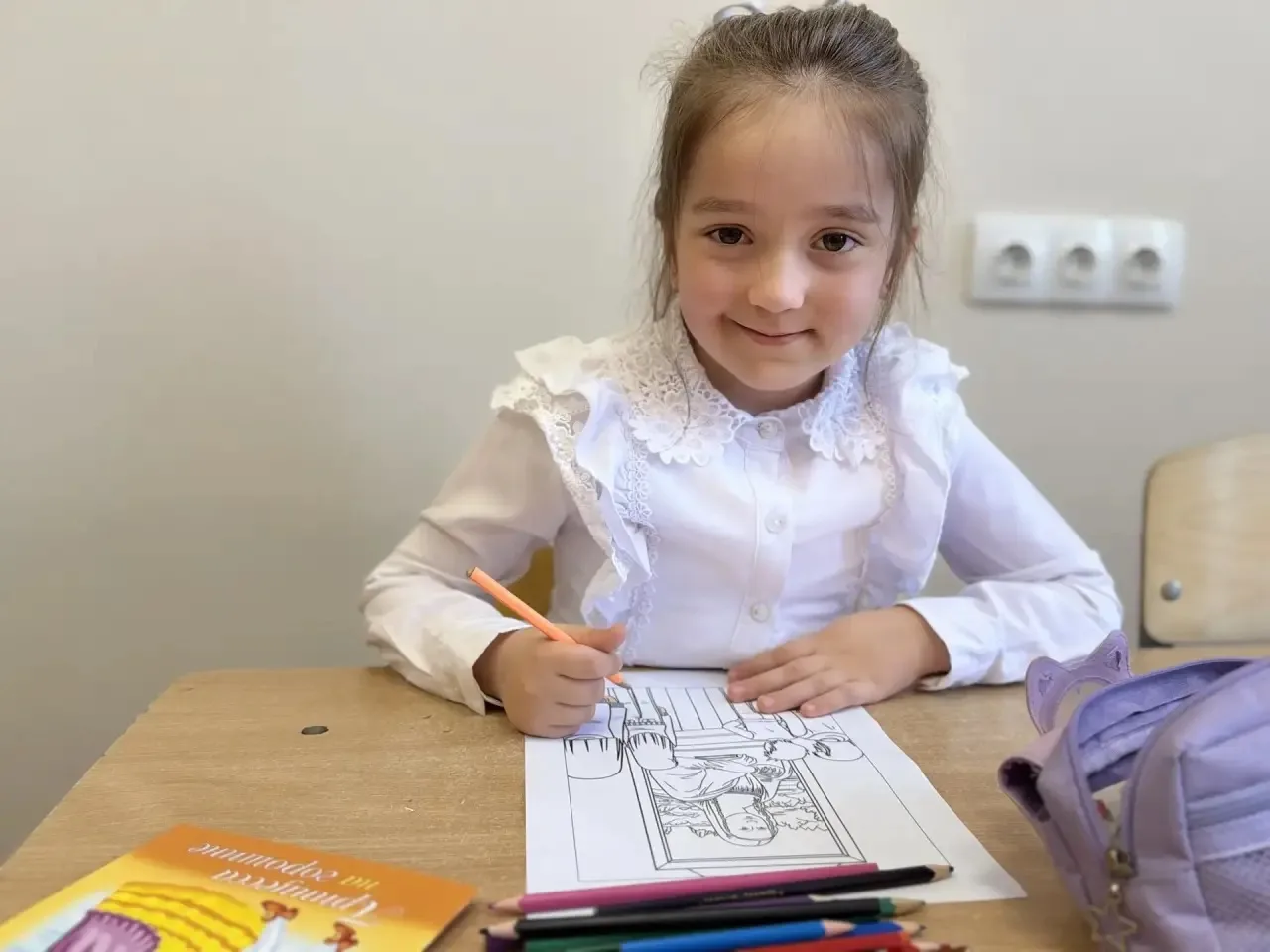 🎨Творчество и мир  🖍️ 18 мая, в День музеев, советник директора по воспитанию лицея №1 г. Усть-Джегу