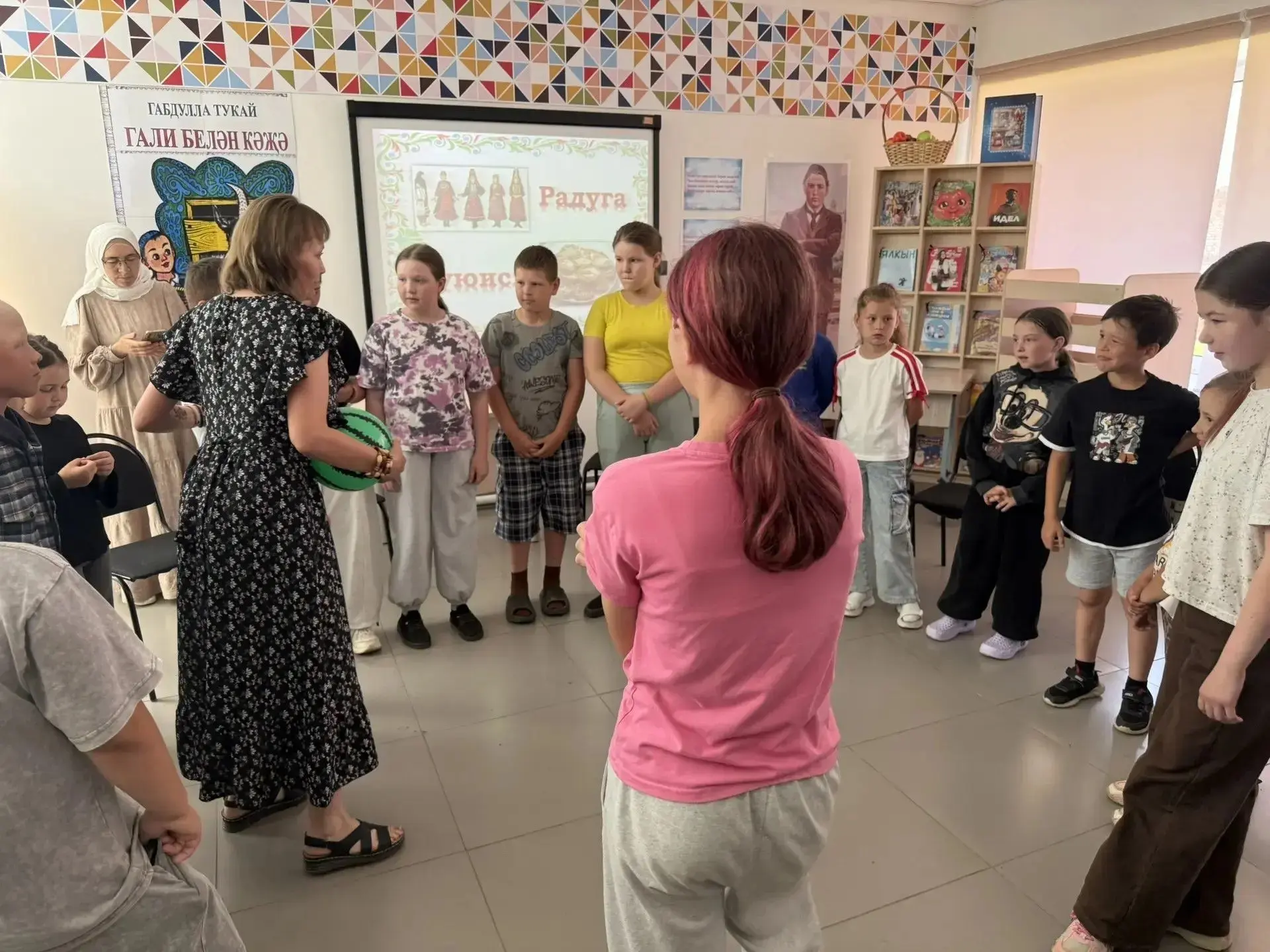 Для детей, посещающих пришкольный лагерь Гимназии имени Ч. Т. Айтматова в читальном зале Центральной