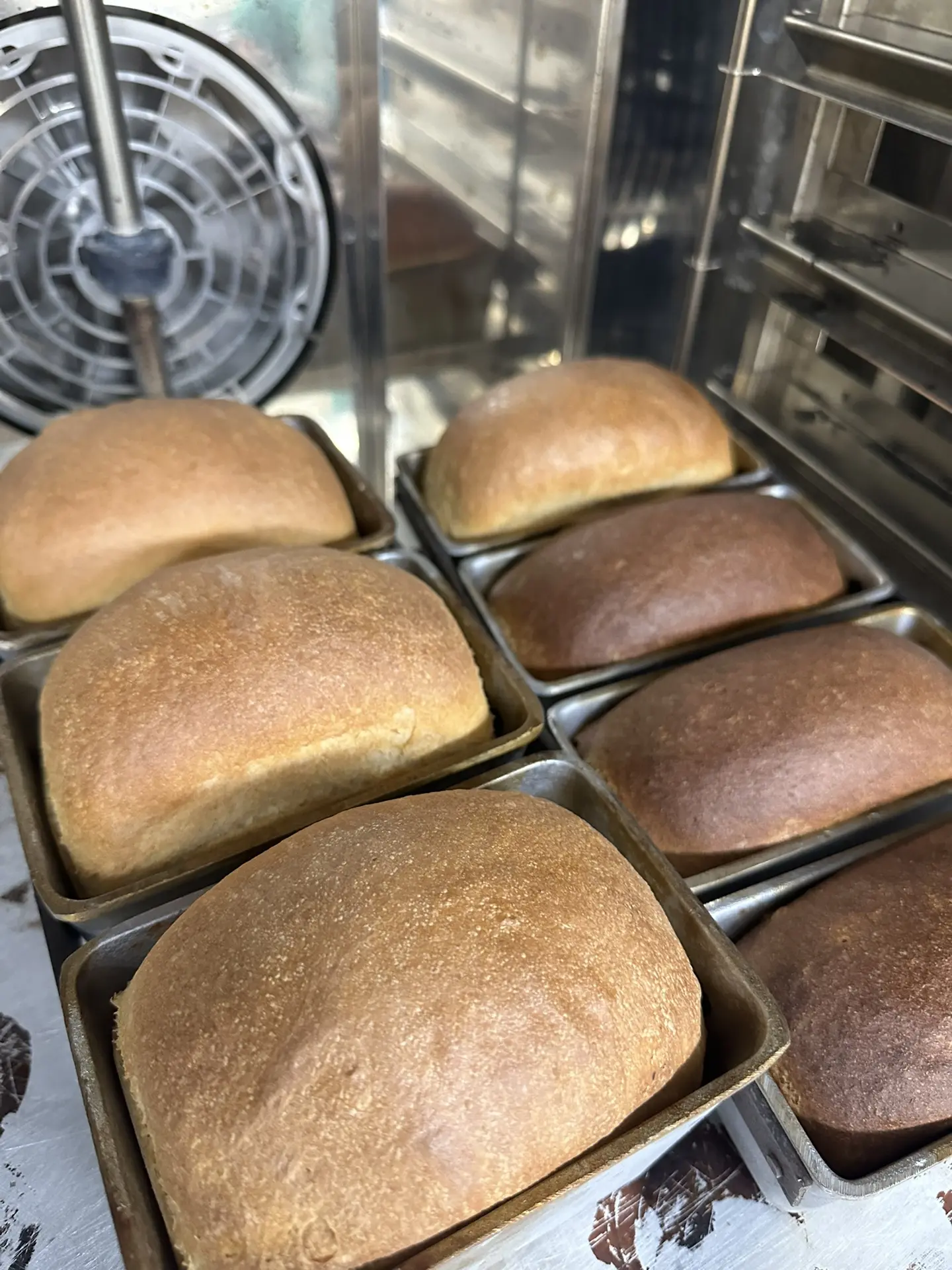 Хлеб, только из печи 🍞