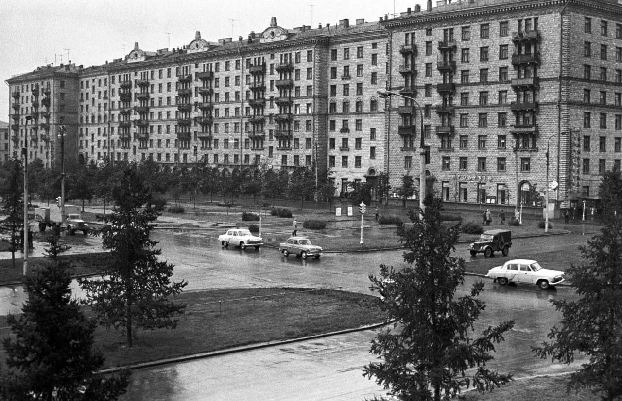 Пересечение улиц Дмитрия Ульянова и Профсоюзной, 1969 год.
@old_photo_msk