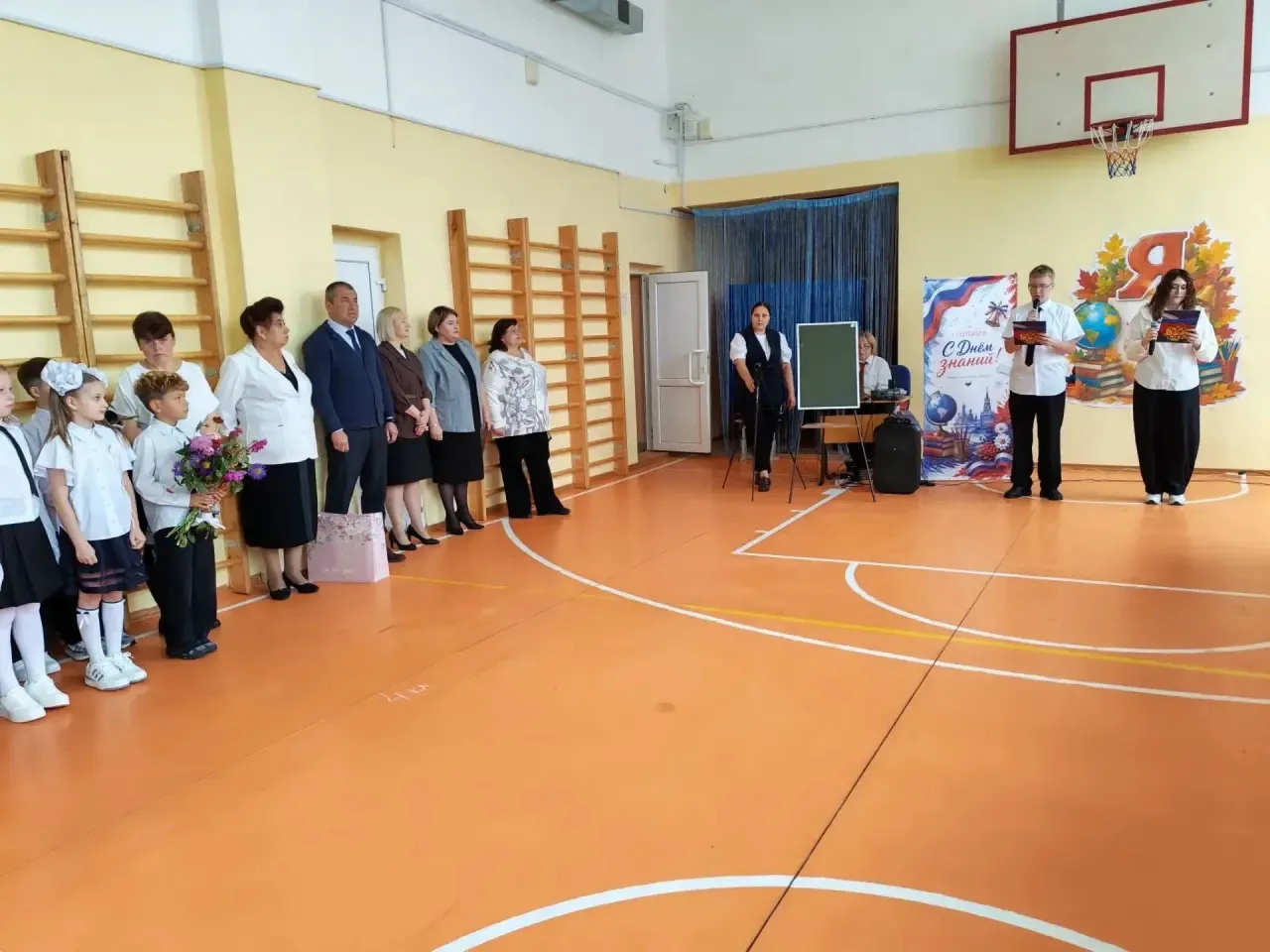 Первый звонок — это всегда начало большой сказки! 🔔✨