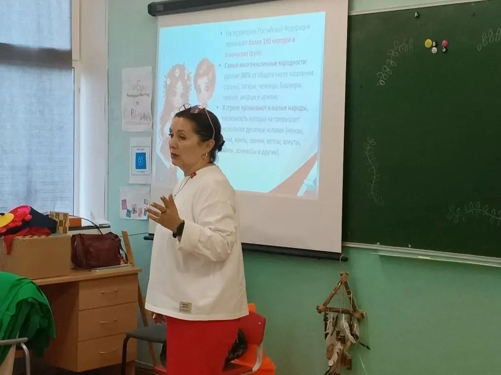 🇷🇺 Всероссийская акция «Родиной горжусь»

📣В преддверии Дня России пришкольный лагерь «Солнышко» 