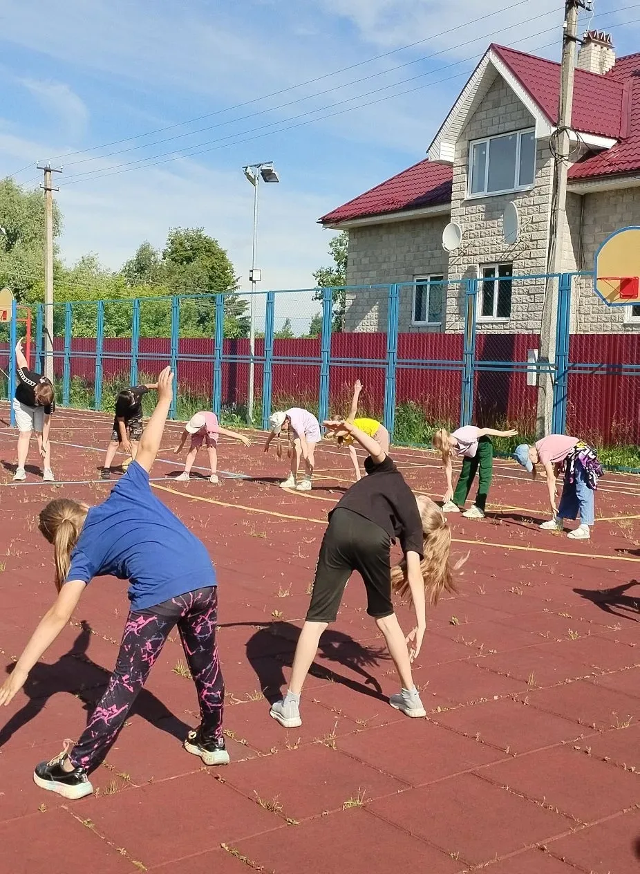 День 10 июня в лагере "Дружба" начался с традиционной зарядки. Получив заряд энергии и отведав вкусн