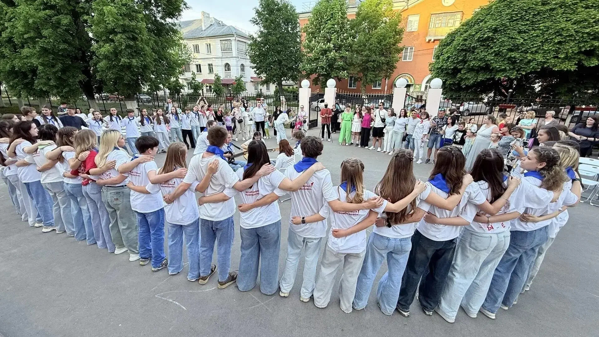 🎉 «Пионерский квартирник»: душевно, ярко, вместе!  В День детских общественных объединений у Дворца 