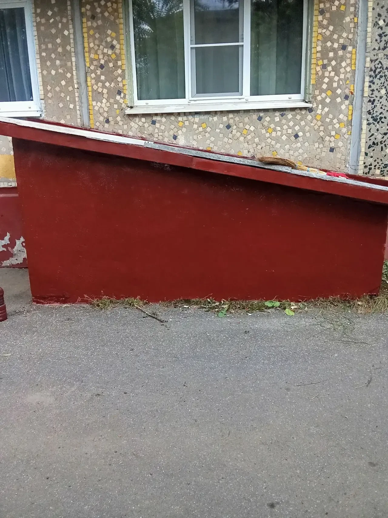 Ремонт конструктивных элементов (входы в подвал).