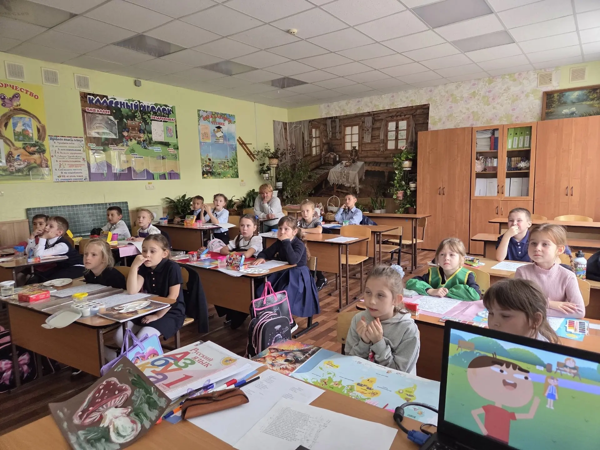 🌿 Ученики 1 класса посмотрели экоурок от «Помощников Земли»! 🌍