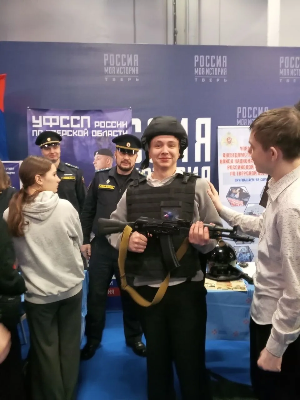17 апреля учащиеся 9Б класса посетили замечательную ярмарку вакансий «Работа России. Время возможнос