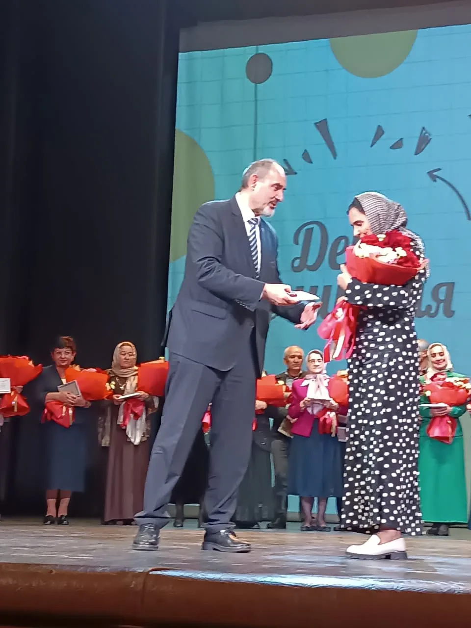 Поздравляем Зарему Расуловну с заслуженной наградой! 🎉👏 Это важное признание её труда...