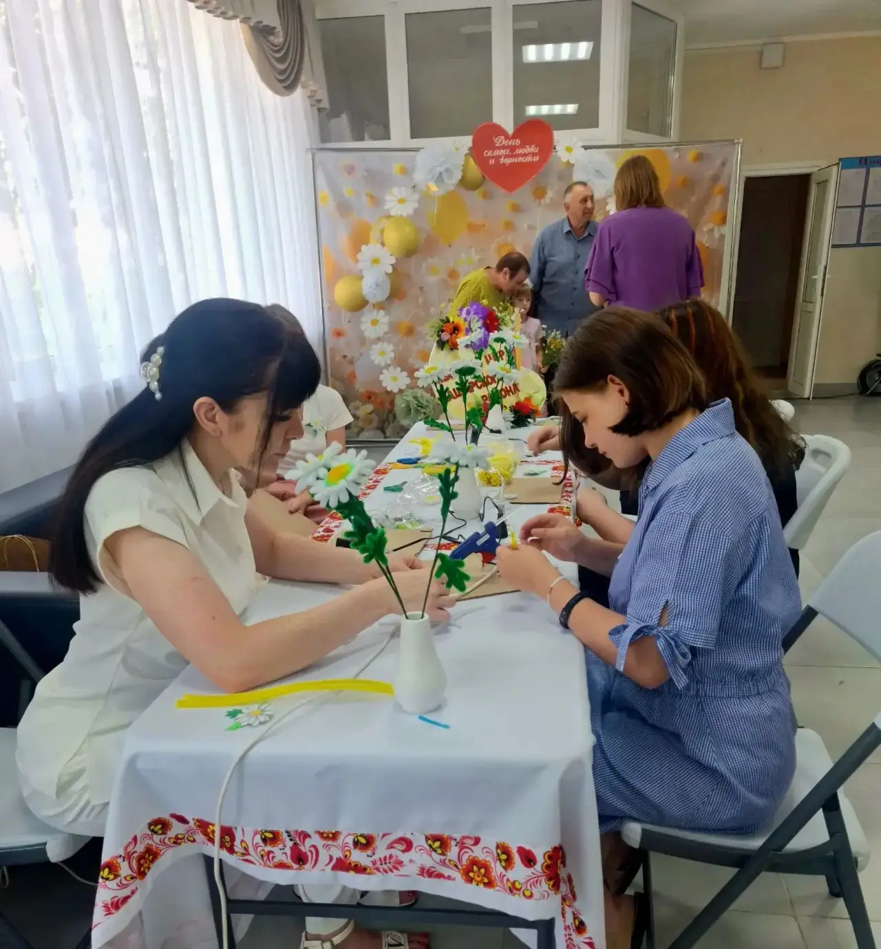 Ромашки,🌸 улыбки😁 и веселые глаза👁️!

📌В Кашарском районном Доме культуры 8 июля прошел День сем