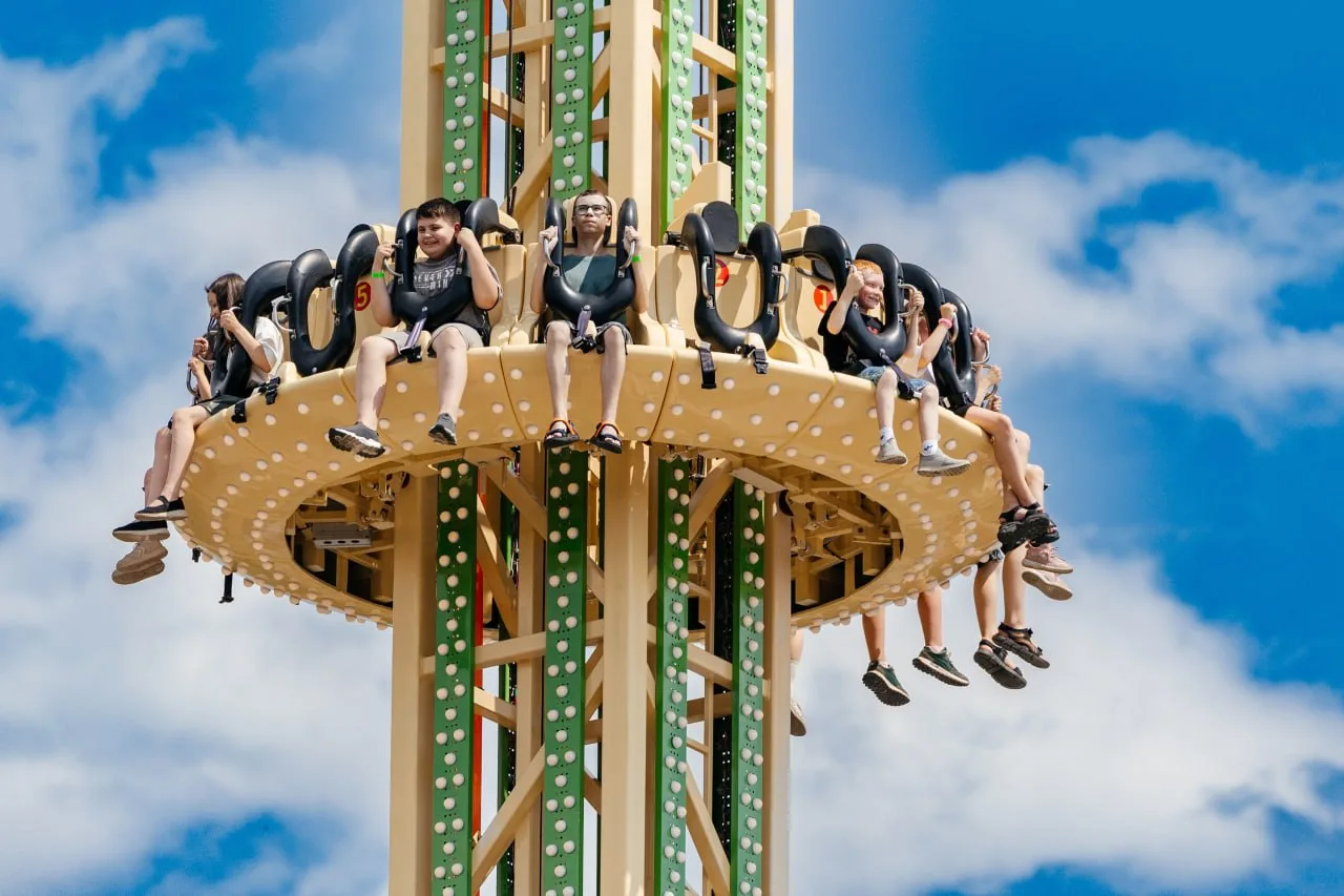 🎡 Новый «Петропарк» уже встречает гостей

Парк уже открылся и принял первых посетителей. Здесь рабо