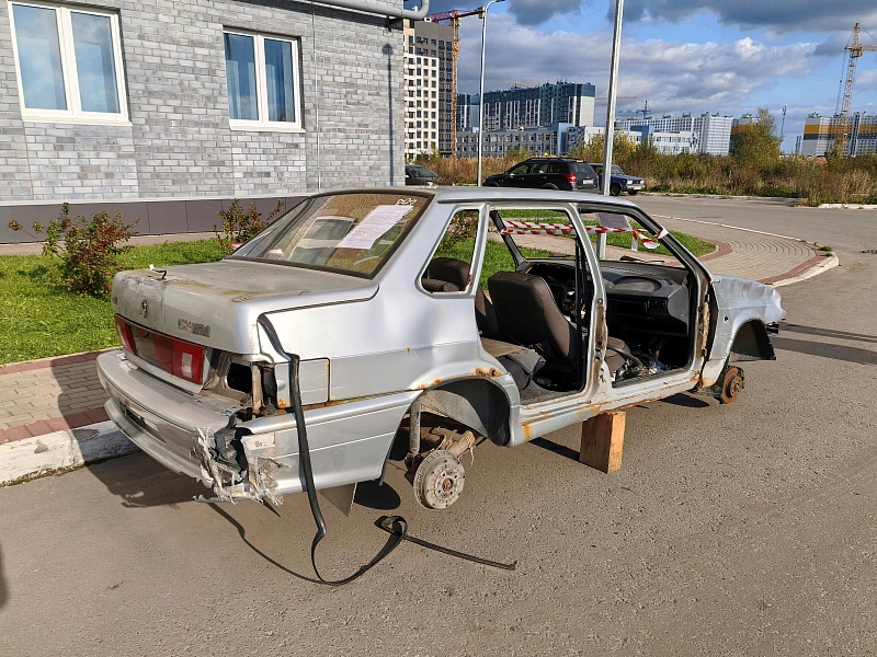 В Твери нашли машину без окон и дверей.