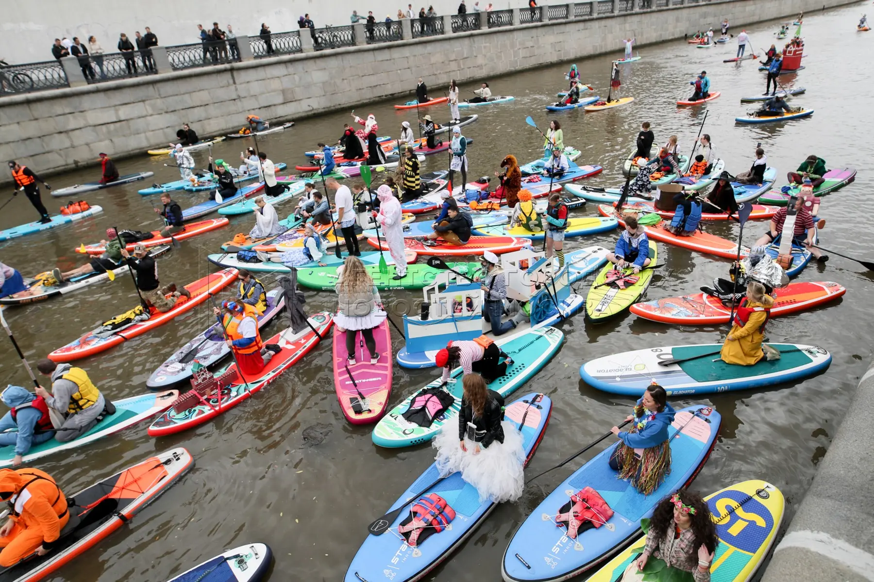👉 Куда сходить в Москве🚶

🏄 Совсем скоро состоится Красочный сап-карнавал на Яузе – яркий костюми