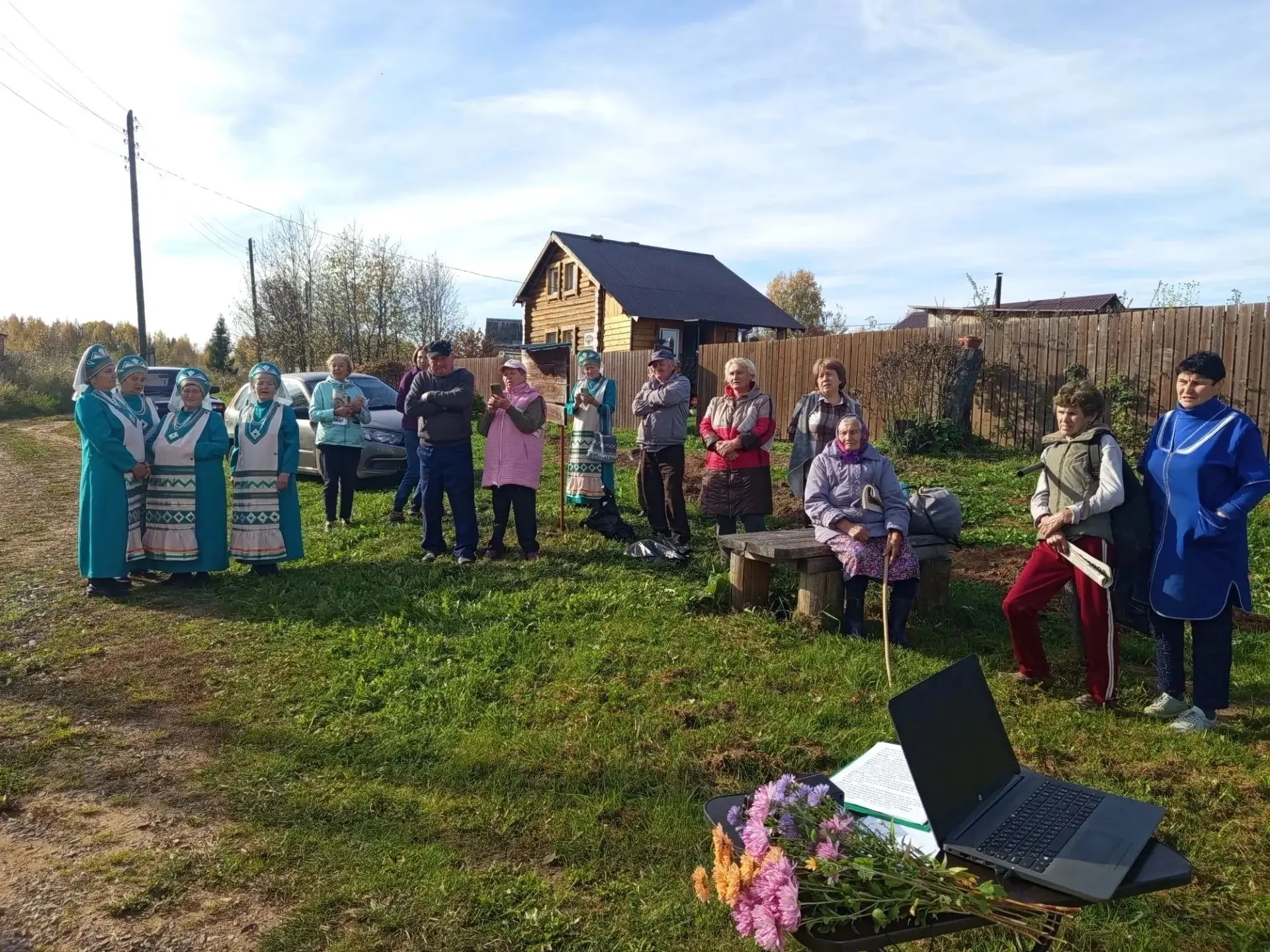 Работники Парзинского Дома культуры поздравили жителей трёх деревень с Днём пожилого че...