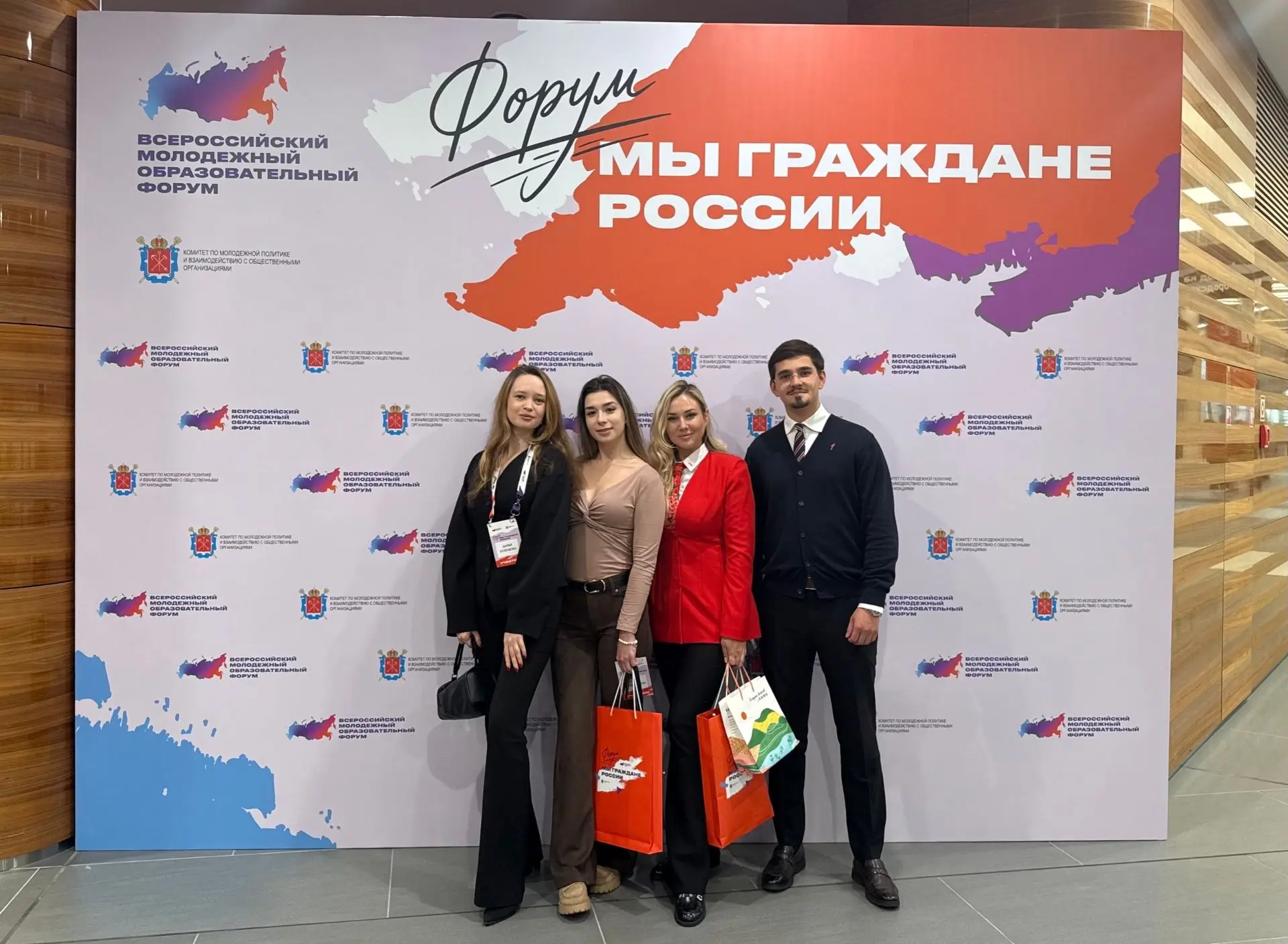 🇷🇺 Делегация Приморского района приняла участие в форуме «Мы — граждане России»!