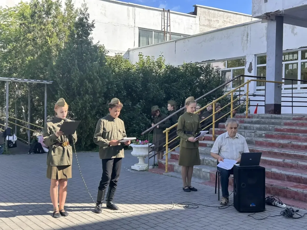 🇷🇺 22 июня 2026 года в пришкольном лагере «Краски лета» прошла линейка, посвященная Дню Памяти и С