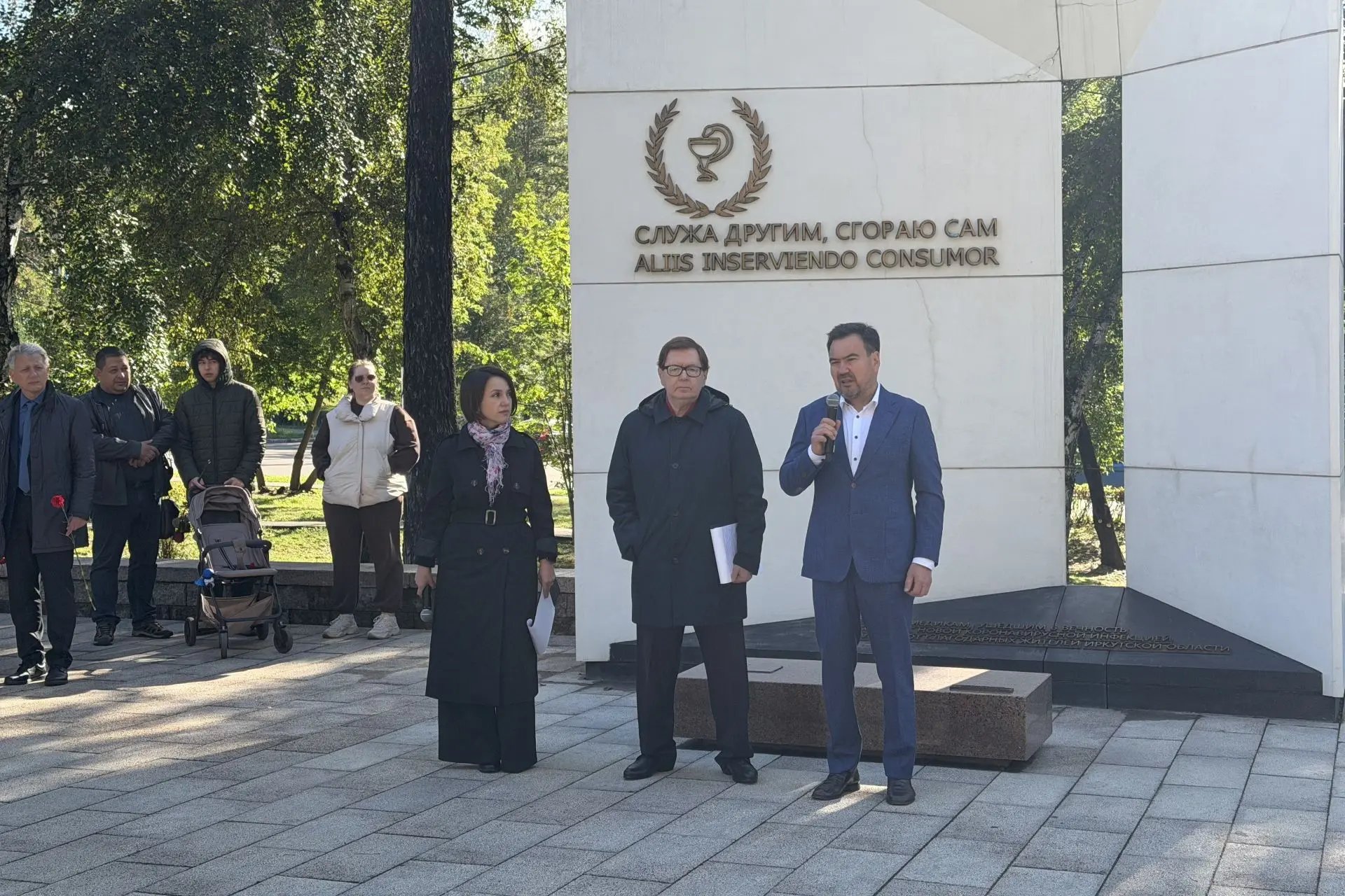 Память 46 медицинских работников, погибших от COVID-19, почтили в Иркутской области