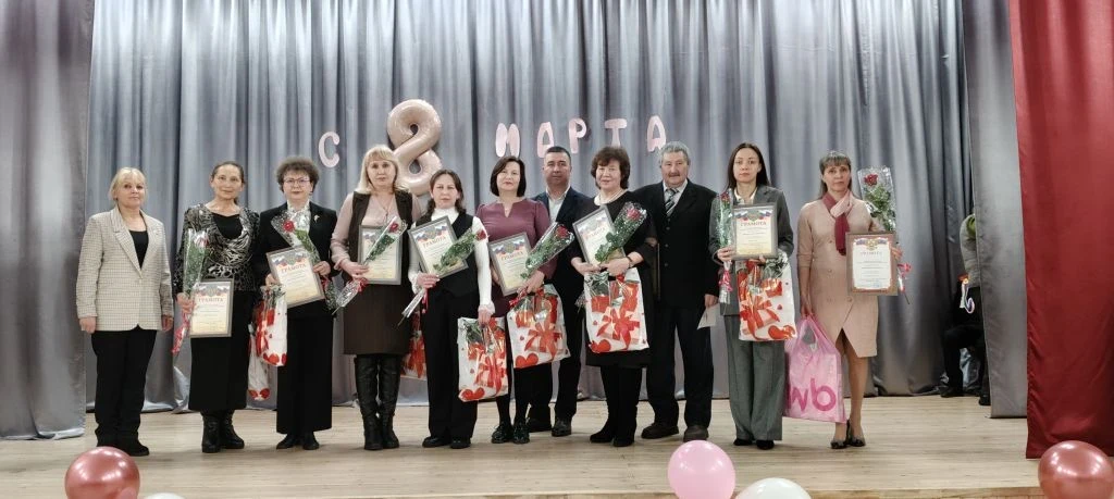 💫Сегодня в актовом зале МАОУ «СОШ № 3» г.Ядрина, чествовали  педагогов-победителей, пр...